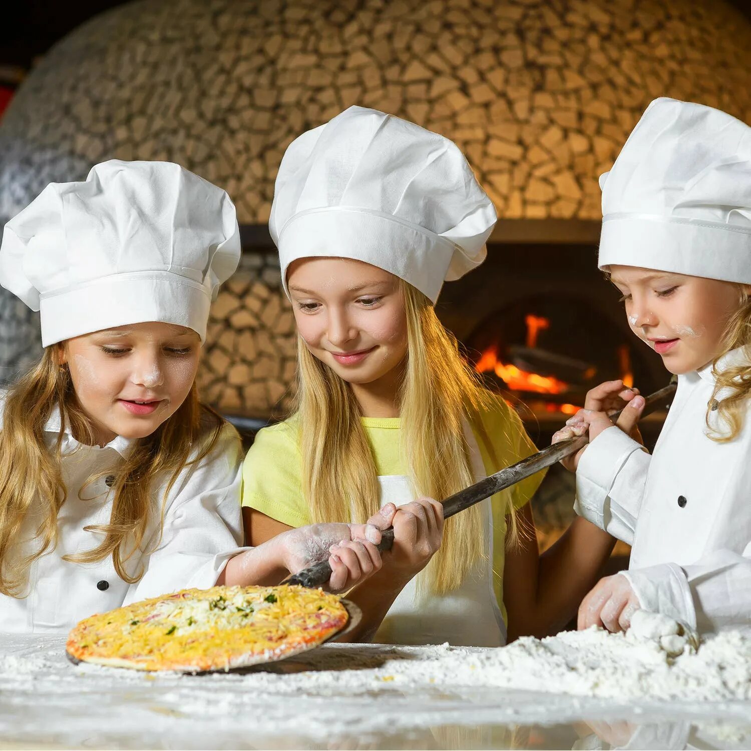 Kids cooking. Кулинарный мастер класс для детей. Мастер класс для детей кулинария. Детский мастер класс по кулинарии. Повар для детей.