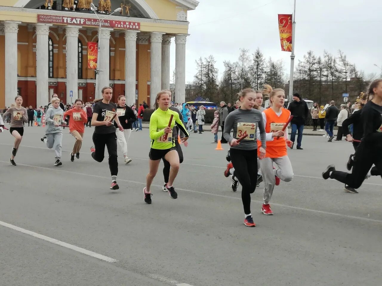 1 мая петрозаводск. Эстафета Победы. Петрозаводск в мае. Петрозаводск спортивный. Май Петрозаводск 2012.