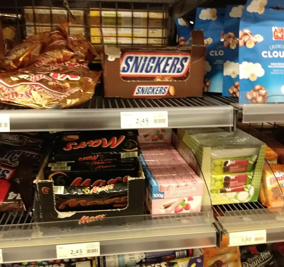 Сыры швейцарии. Продукты в швейцарии. Магазин для веганов. Продукты в магазинах швейцарии. Продукты в швейцарии.