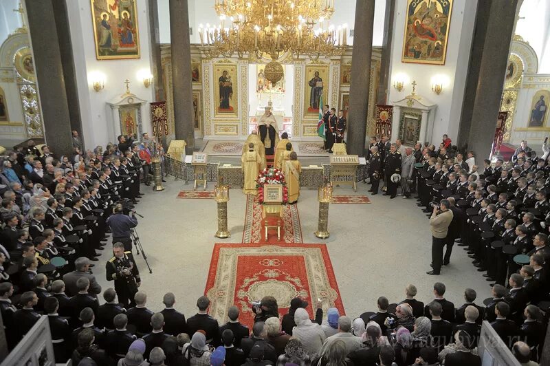 Служба в софийском соборе пушкин. Служба в софийском соборе пушкин. Памятник александру невскому в пушкино. Софийский собор в пушкине внутри. Софийский собор пушкин внутри.