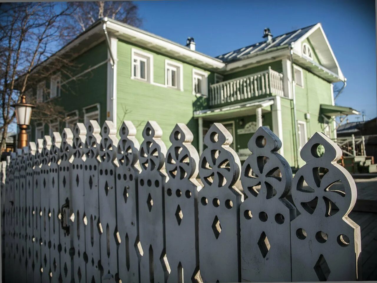 Что такое палисад. Резной палисад вологда. резной палисад вологда музей. деревянный резной палисад вологда-. дом с резным палисадом в вологде.