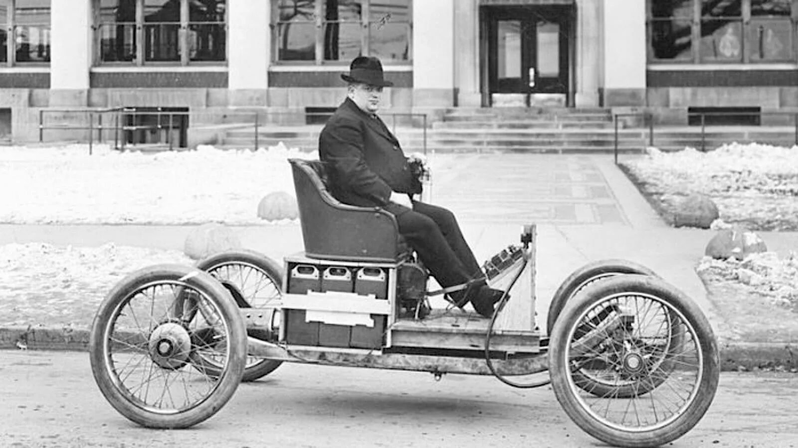 1 электрический автомобиль. Henry Ford 1914. Электромобили 20 века.