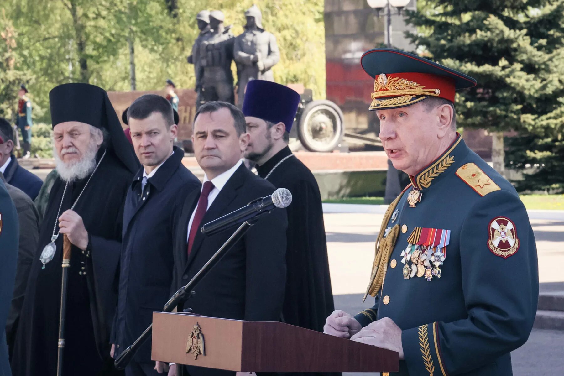 Приезд генерала. Золотов вручил звезды героев России. Полковник Белоглазов Витязь герой России.