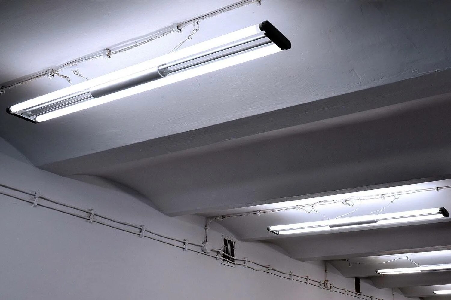 Техническое освещение. Лампы дневного света люминесцентные loc38. Fluorescent Ceiling Light Fixture t8 60x. Светильник люминесцентный MXY. Светильник дневного света 1605.92.017/2011.