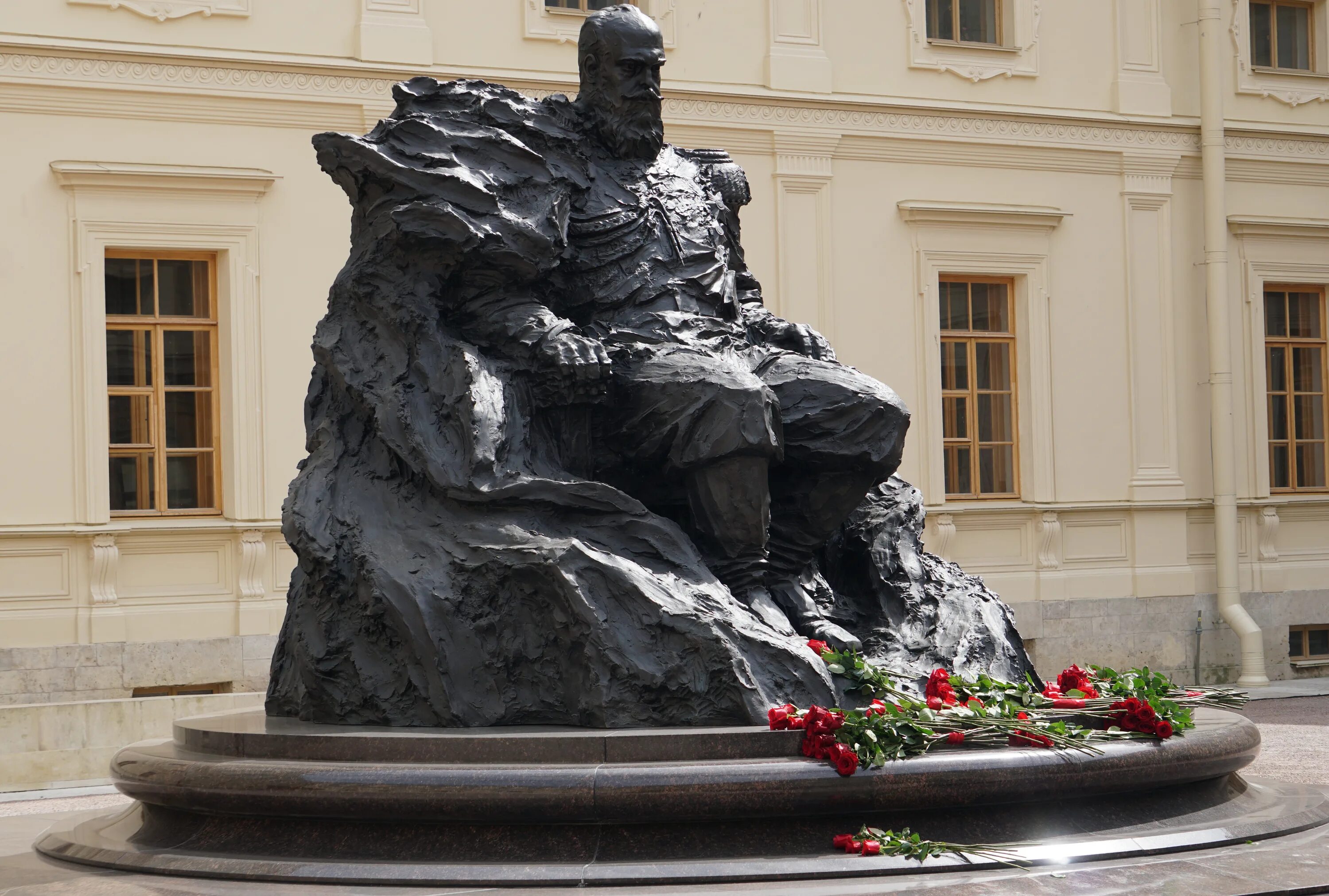 Трубецкой памятник александру. Памятник Александру 3 в Гатчине. Новый памятник Александру 3 в Гатчине. Паоло Трубецкой памятник Александру 3.