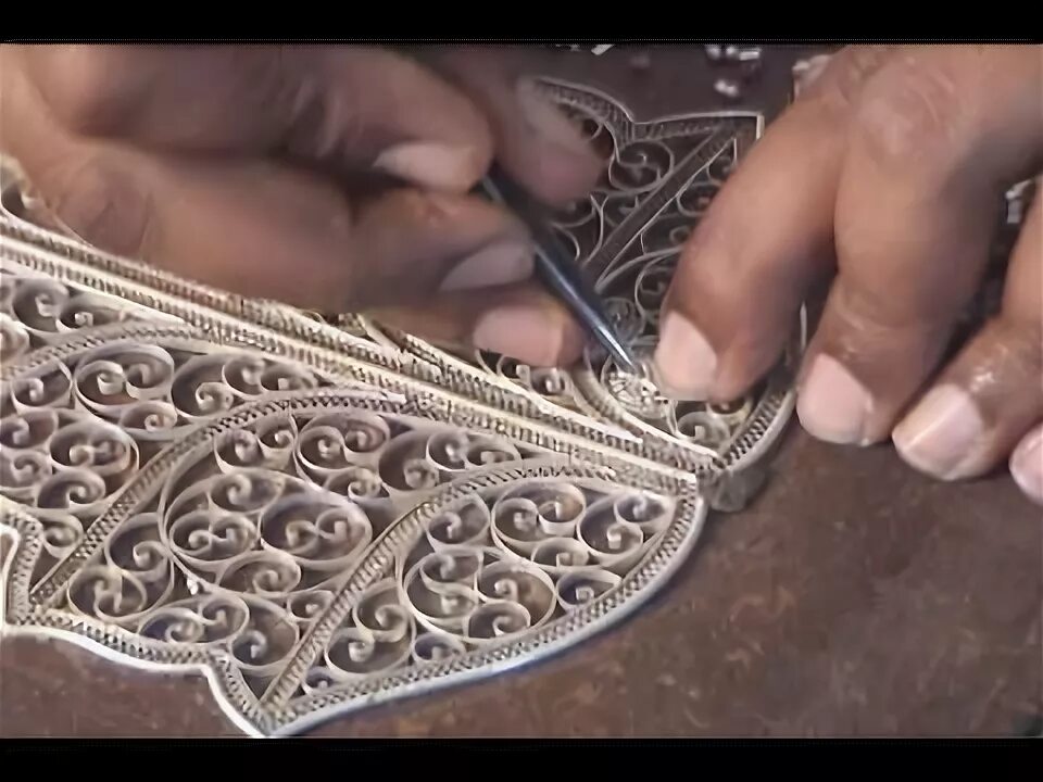 Изготовление изделий в технике просечного металла. Казаковская филигрань Нижегородская. Браслет серебро филигрань скань. Выпильная филигрань.