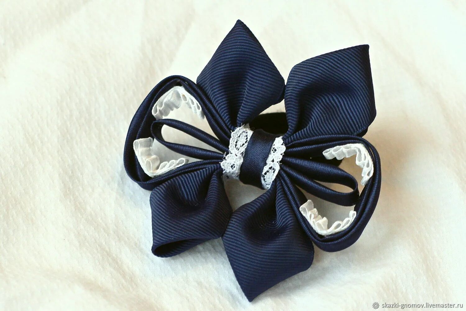 Бантики для волос небольшие. Маленькие бантики. Бантики. Школьные банты. Школьные банты.