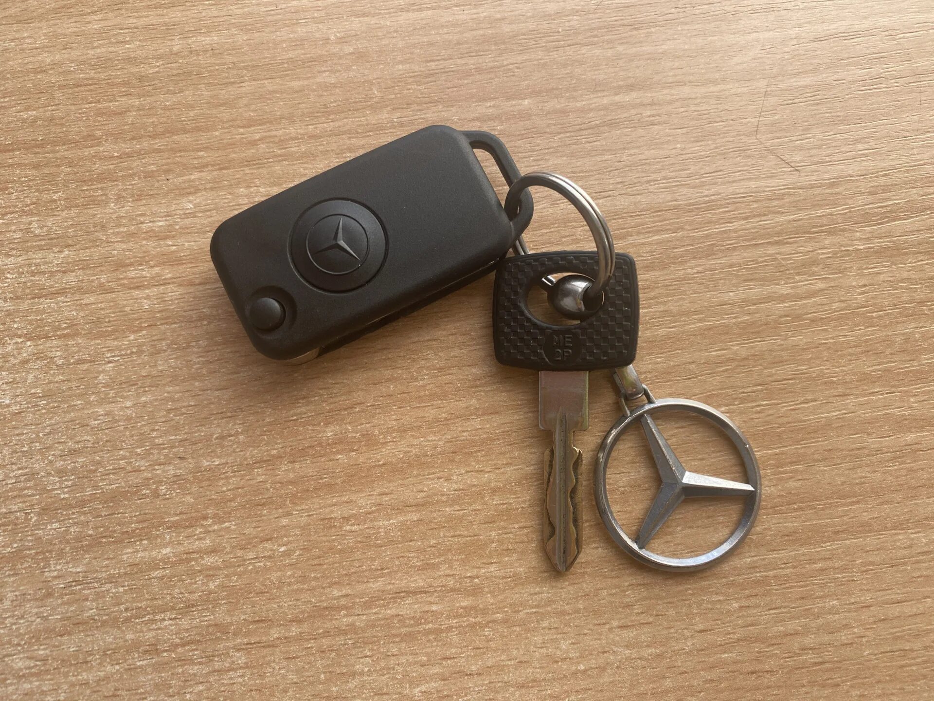 Ключ mercedes w124. Ключ 124. Ключ 124. Ик ключ мерседес w124. Ключ 124 мерседес.