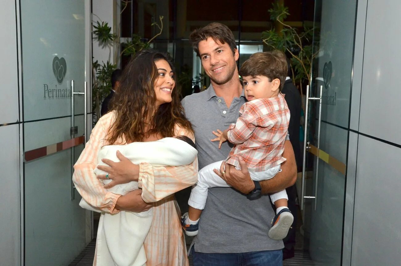 хуан альфонсо баптиста с женой. паола рей и хуан альфонсо. карлос эдуардо маркес. жена роналдиньо. жена баптиста.