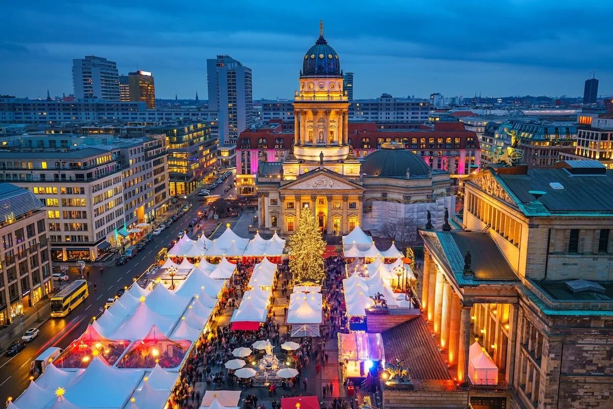 Berlin market. Жандарменмаркт берлин. Рождество в берлине. Кристмас в берлине. Market hall nine.