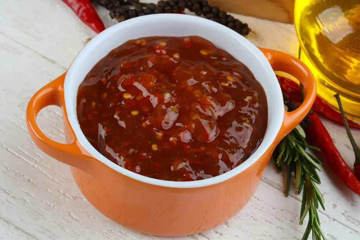 Сладкий соус для мяса рецепт. Китайский кисло-сладкий соус. Китайский кисло-сладкий соус. Кислый соус. Кисло-сладкий соус рецепт в домашних условиях.