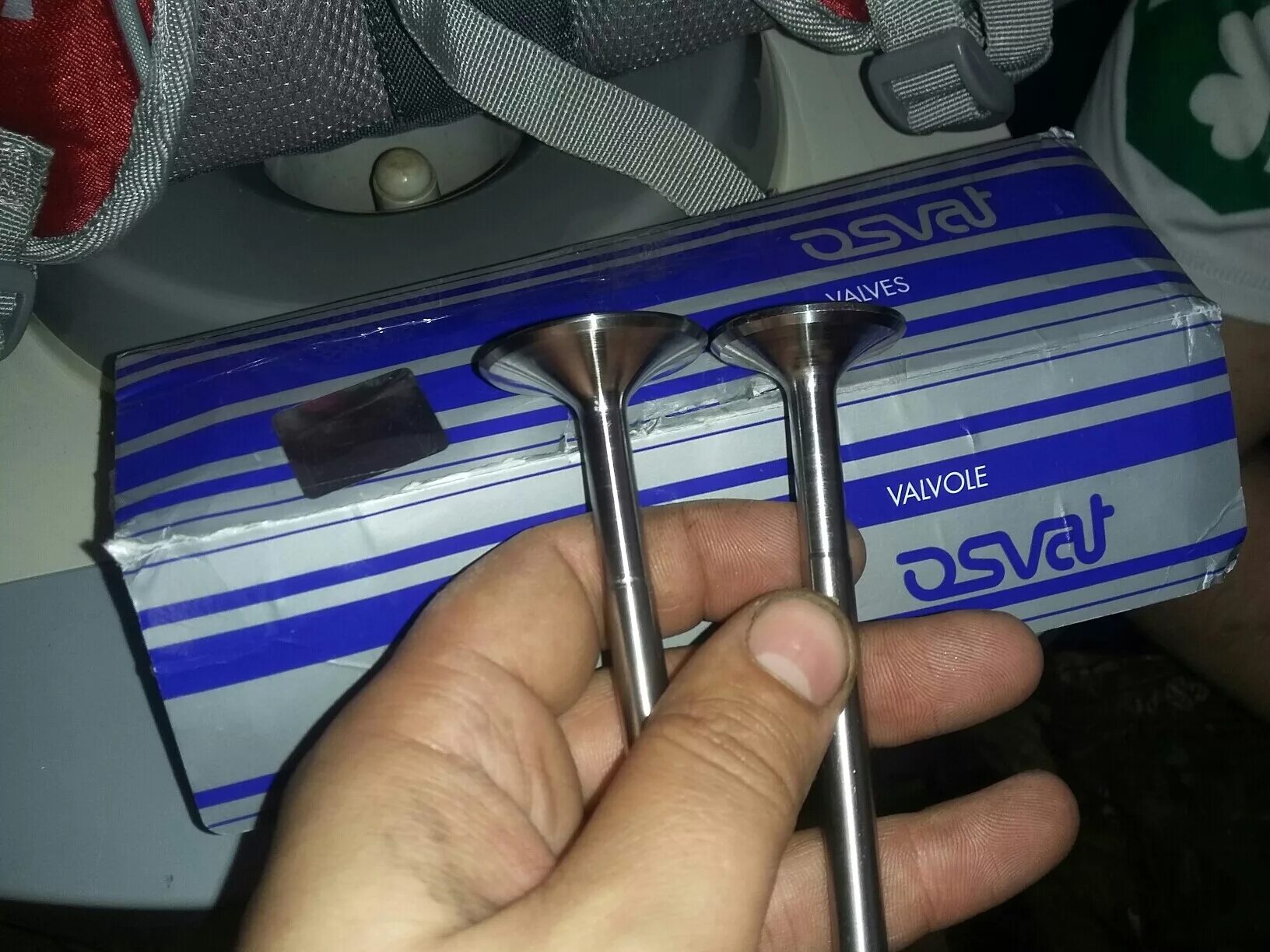 Клапана сл стержнем. Загнуло клапана нексия 1. Акцент 1. Магнитится ли клапан. 1hd-fte зазоры клапанов.