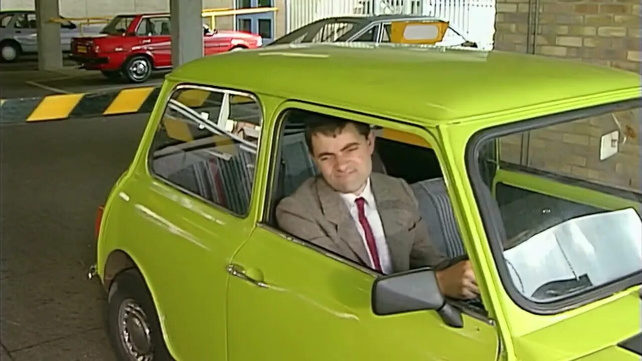 Мистер бин на парковке. Машина мистера бина из мультика. Mini cooper мистера бина. Mr bean машина. Зеленая машина мистера бина.