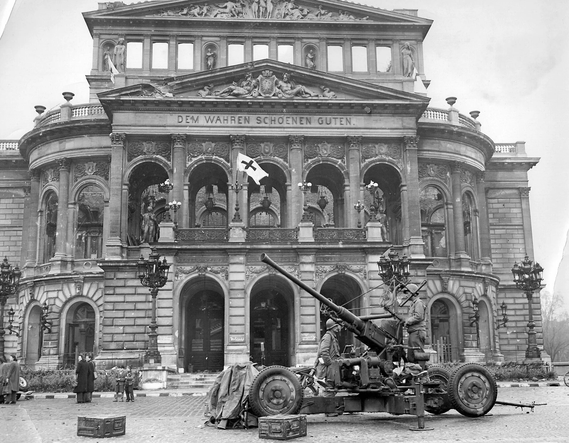 Большой театр Берлин 1945. Немецкий оперный театр в Берлине второй мировой. Франкфурт-на-Майне 1945. Франкфурт 1945.