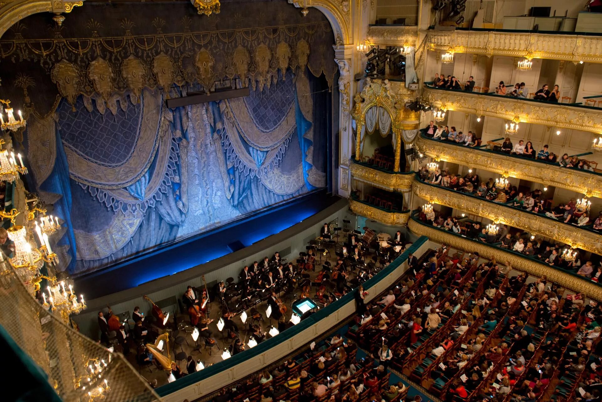 Mariinsky theater. Мариинский театр оперы и балета Санкт-Петербург. Театр оперы и балета СПБ Мариинка. Мариинский театр сцена. Мариинский театр оперы сцена.