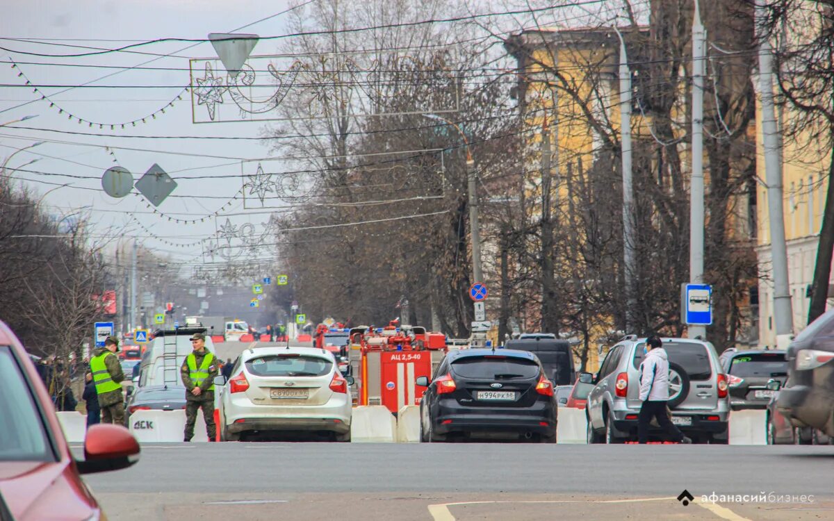 Твери ньюс. Перекрытие движения. Перекрыто движение транспорта на Масленицу. Тверь движение. 23 Февраля автомобиль.