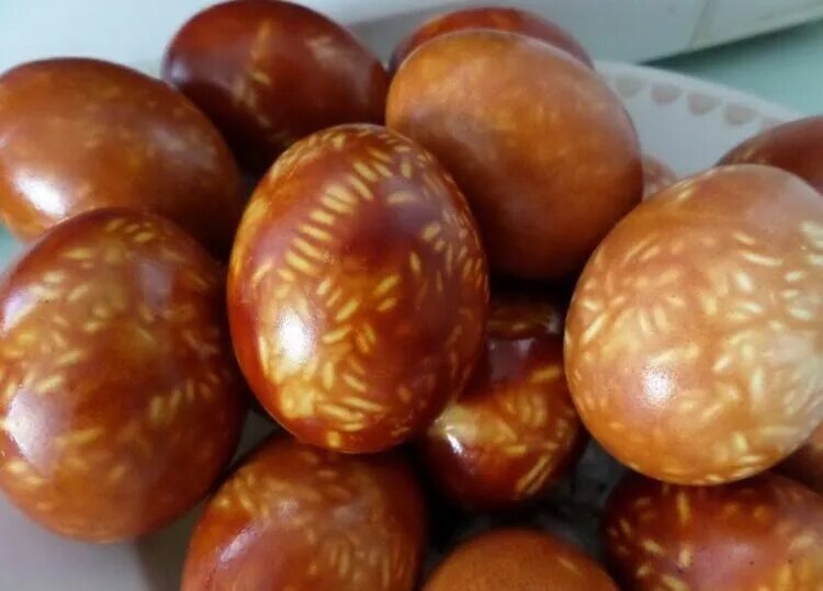 Куда применить луковую шелуху после покраски яиц