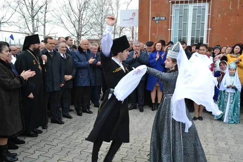 Урупский успенский район краснодарского края. Аул Урупский. Урупский Успенский район. Черкесский аул. Имена директоров в ауле Урупском.