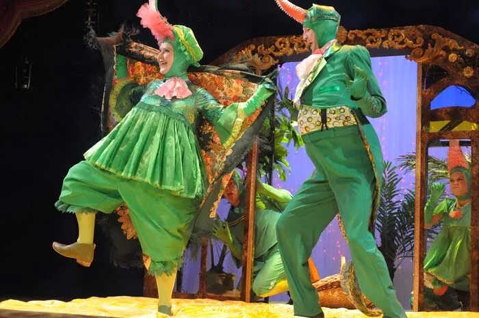 Спектакль крокодил. Крокодил души моей спектакль театр эстрады. Ваня и крокодил театр калягина. Актёр крокодил спектакль. Рубинштейна 13 театр зазеркалье.