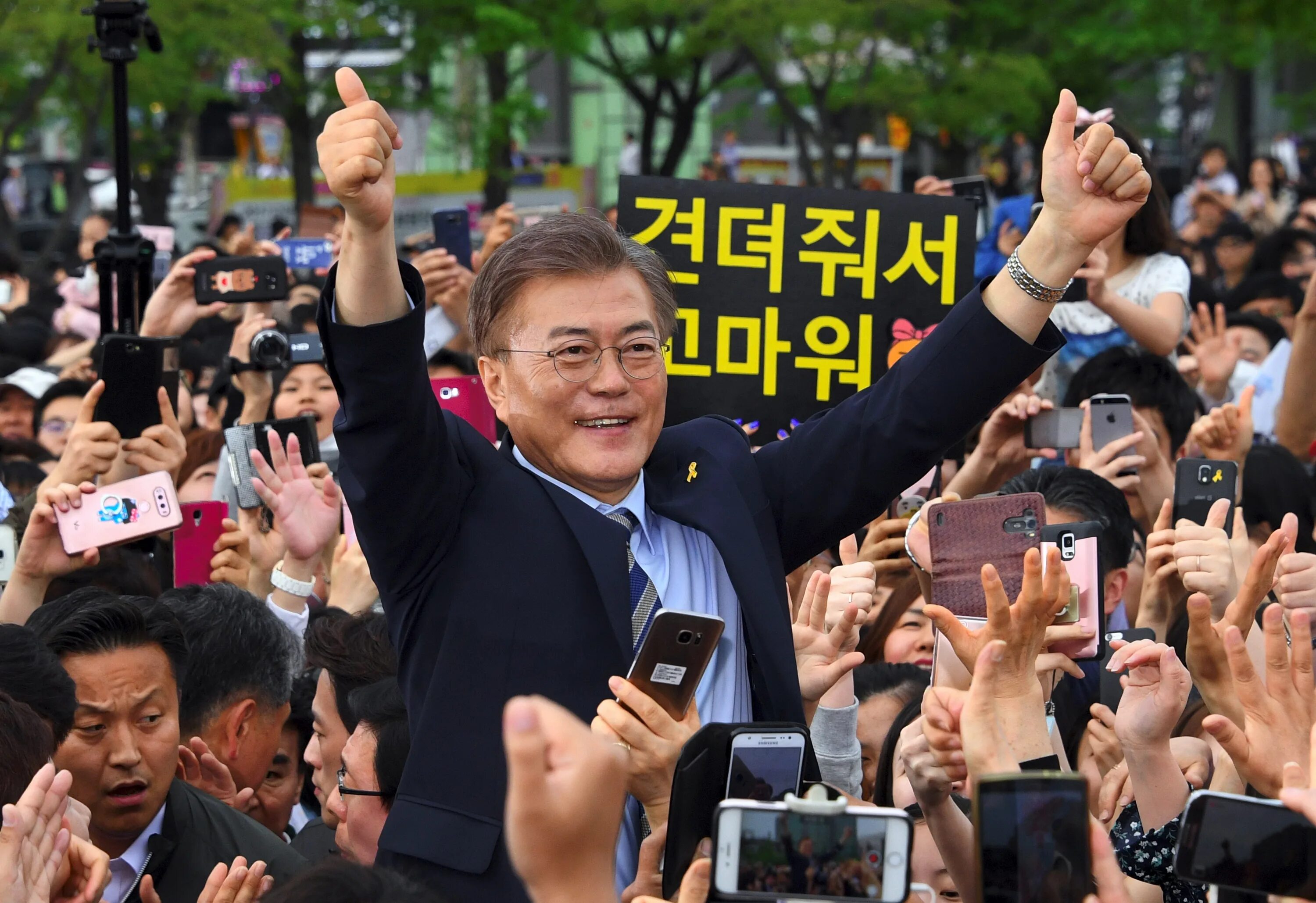 Южнокорейская оппозиция. Южная Корея демократия. Политическая реклама в Корее. Президентские выборы в Корее. Умный кореец.