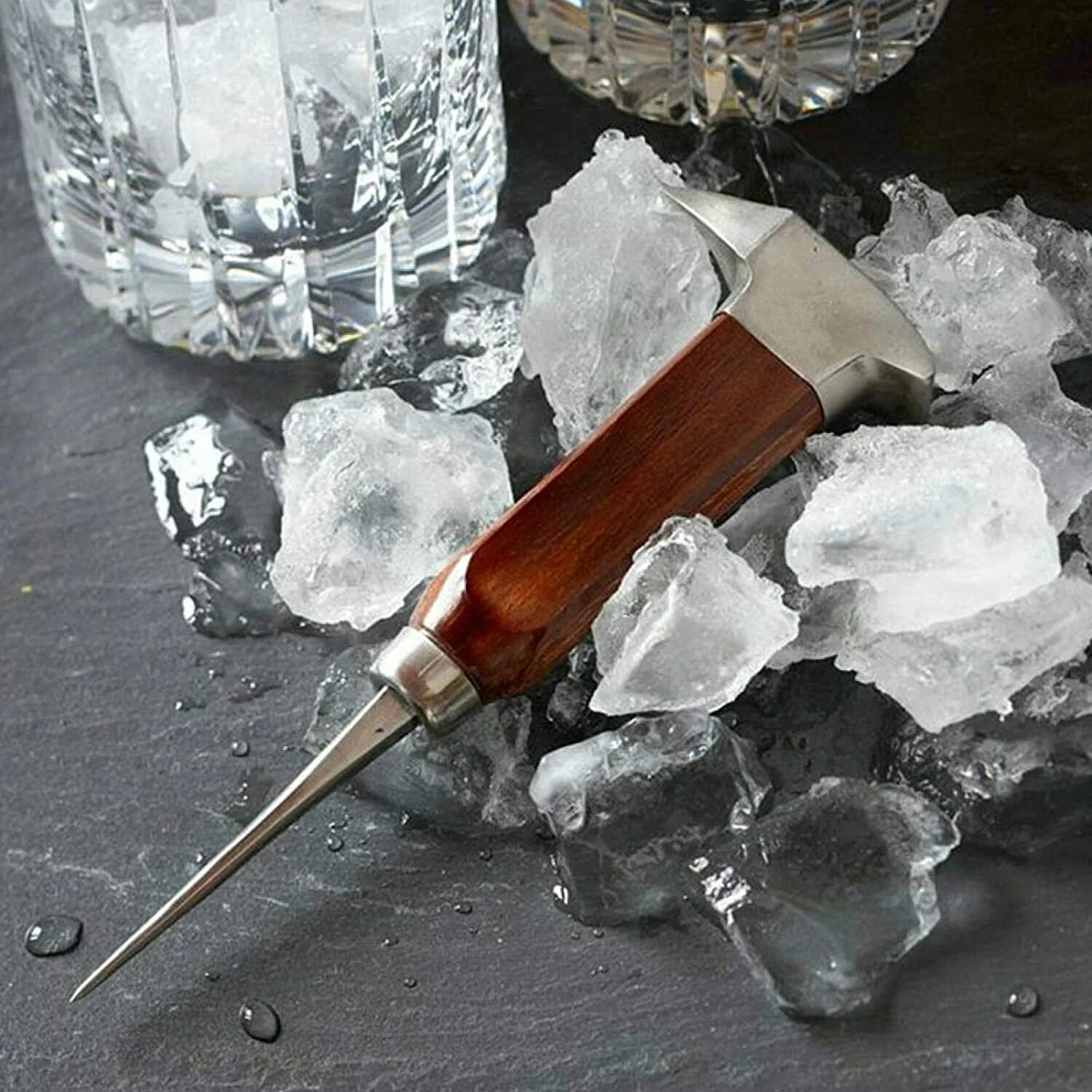 Колоть лед. Колотый лед для коктейлей. Коктейль со льдом. Колка льда для коктейлей.