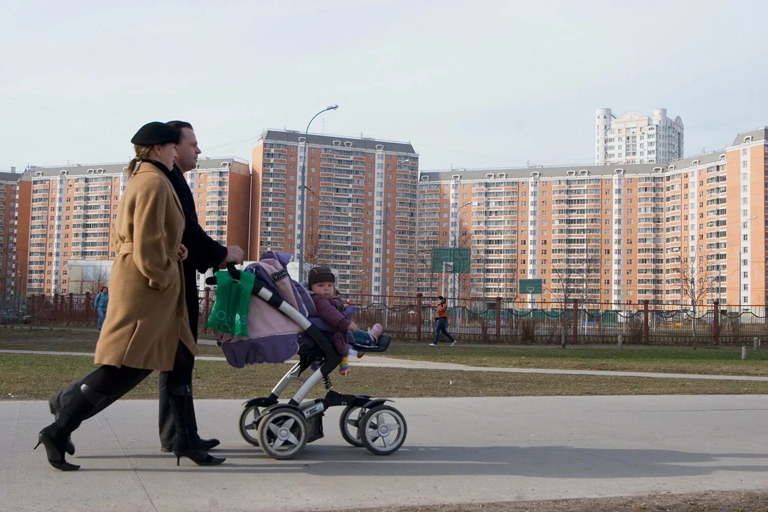 Ипотека для многодетных семей. Многодетная семья жилье. День семьи в мире. Жилье молодым РТ.