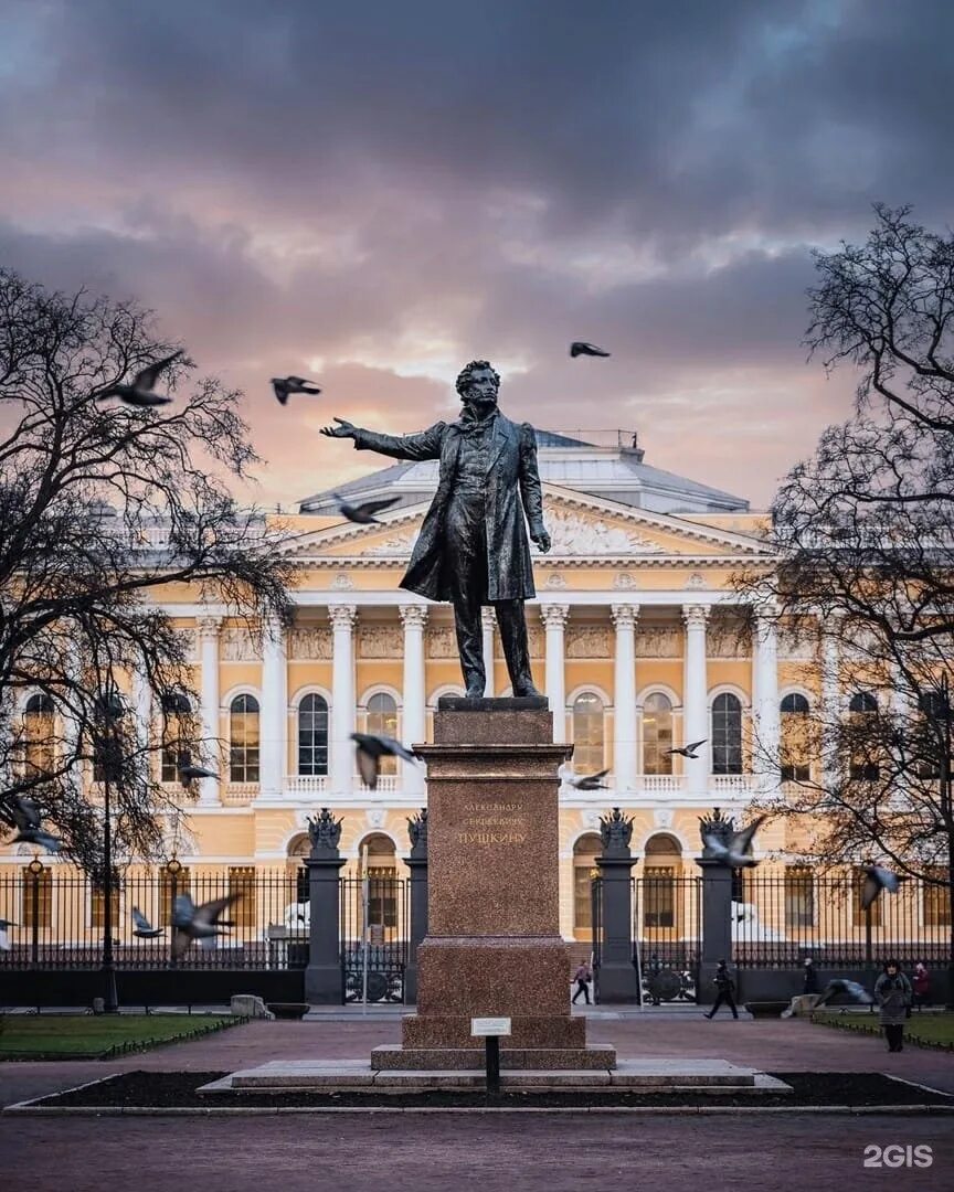 Спб пушкин 1. Аникушин памятник Пушкину в Санкт-Петербурге. Памятник а. с. Пушкину (Санкт-Петербург, площадь искусств). Памятник Пушкину Аникушин площадь искусств. Михайловский дворец памятник Пушкину в Санкт-Петербурге.