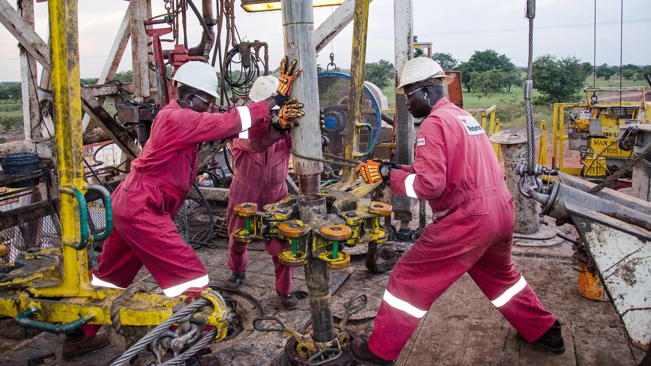 Добыча нефти Конго. Добыча нефти в Нигерии. Добыча нефти в Африке. Завод нефти в Нигерии. Производители нефти в африке