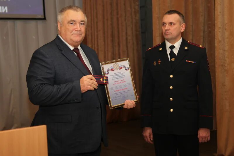 Начальник умвд орел. Начальник полиции Орловской области. Начальник УМВД по Орловской области. Савенков начальник УМВД по Орловской.