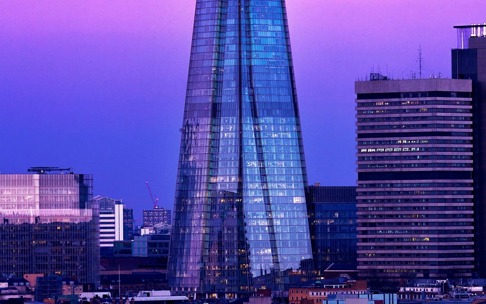 Кисловодск высотное здание-башня. Башни айсити. Эйфелева башня голубая. Башня темно синяя. Эйфелева башня ночью.