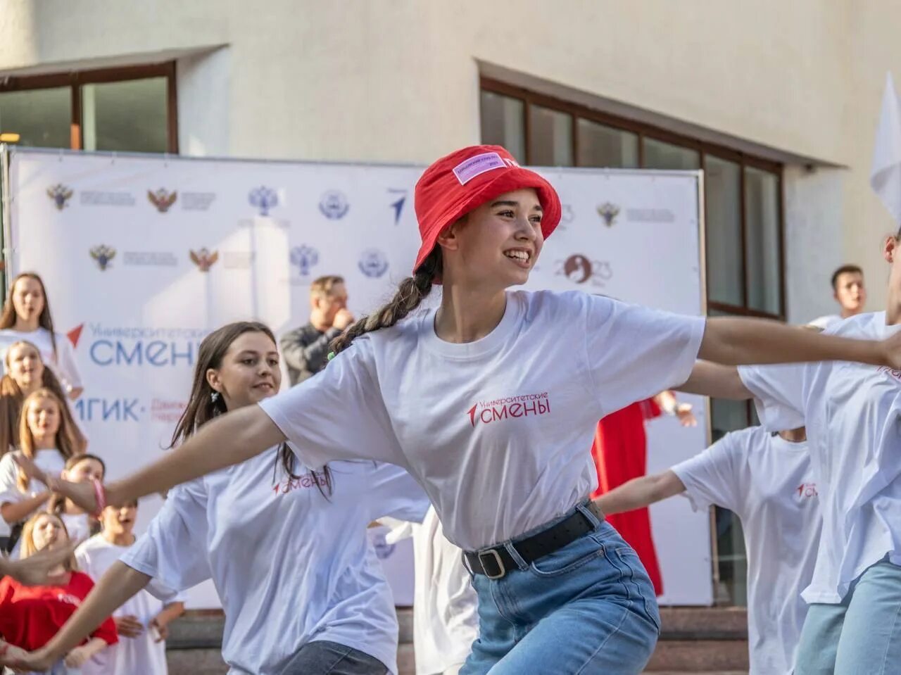 Летняя смена движение первых