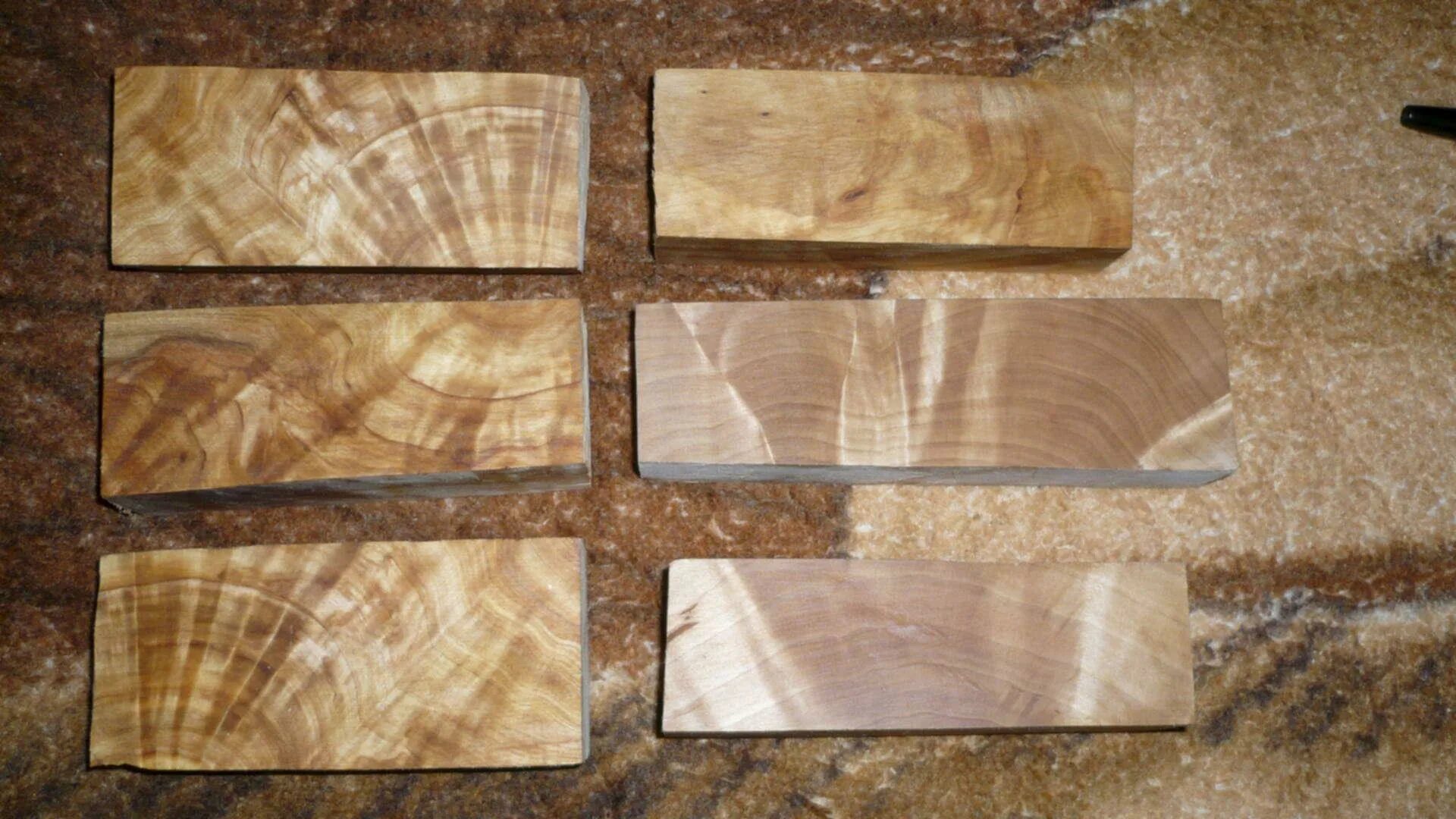 Дефект свиль на стекле. Сувель монгольского дуба. Кап сосны. Свиль березовый. Брак древесины свиль.