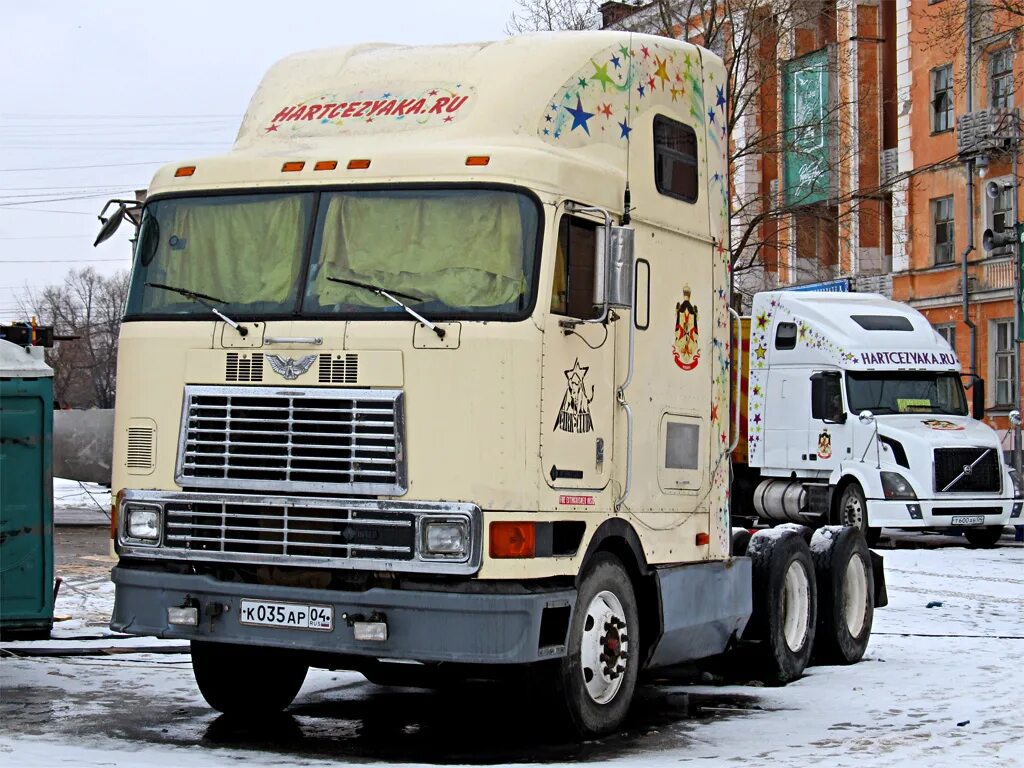 Freightliner International 9800 салон. Грузовик International 9800. Фредлайнер Безкапотник. Freightliner 9800.