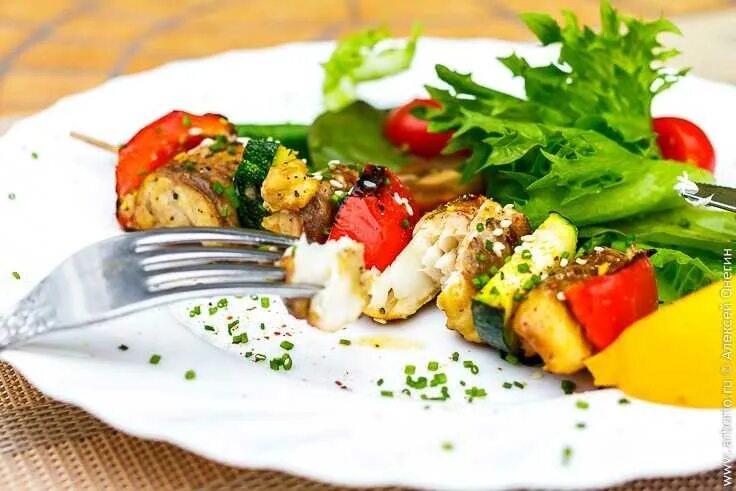 Шашлык из осетра. Осетр шашлык. осетрина shashlik. осетрина шашлык. шашлык из стерляди.