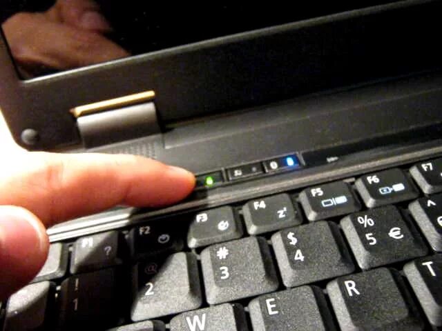 Как включить wi fi на acer. Кнопка вай фай на ноутбуке acer. переключатель вай фай на ноутбуке acer. кнопка включения вай фай на ноутбуке асер. acer travelmate 5320 вай фай.