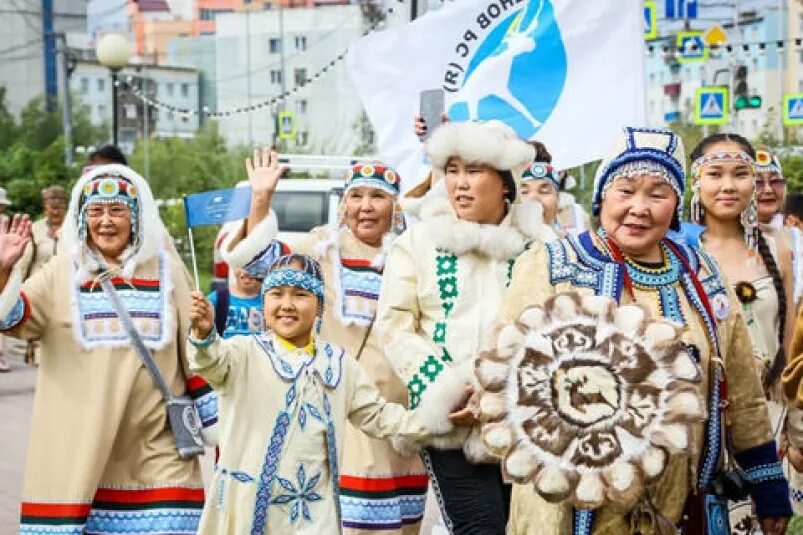 Какие народы не являются коренными народами северной. Эвенки Якутии коренные народы. С праздником коренных малочисленных народов.