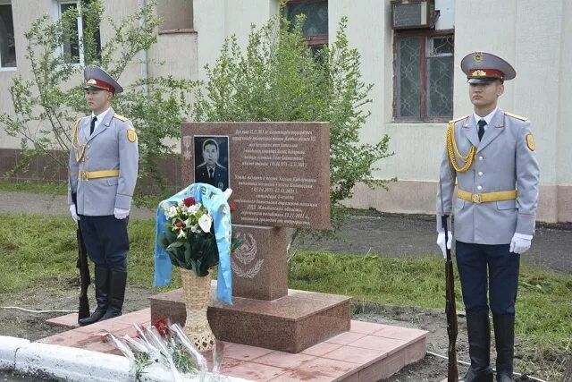 Герой нашего времени в казахстане наградили. Газиз байтасов. Ғазиз байтасов. Газиз абдибекович байтасов. Газиз байтасов.