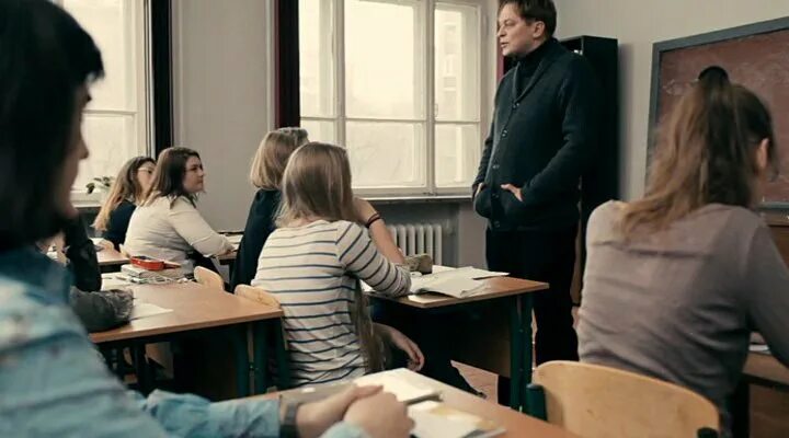 элизабет бэнкс муви 43. ученик влюбился в учительницу. где учительница. эри грейнор плохая училка. эри грейнор feet.