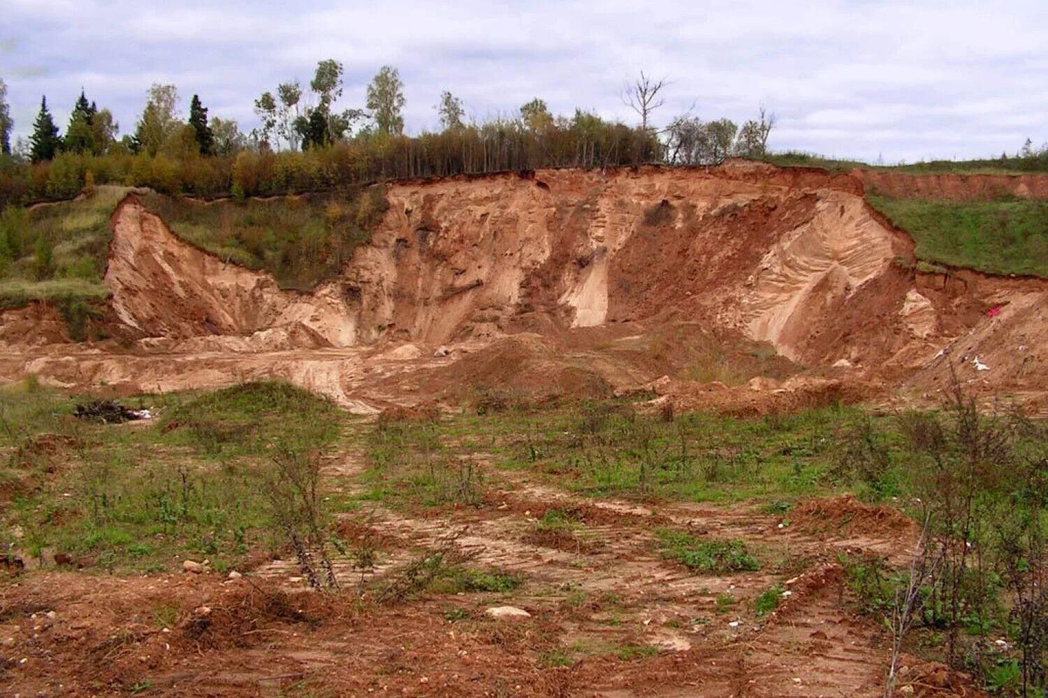 Уральский марс карьер под богдановичем. Афонино месторождение глины. Глиняный карьер. Уральское бали каолиновый карьер. Глина в карьере.