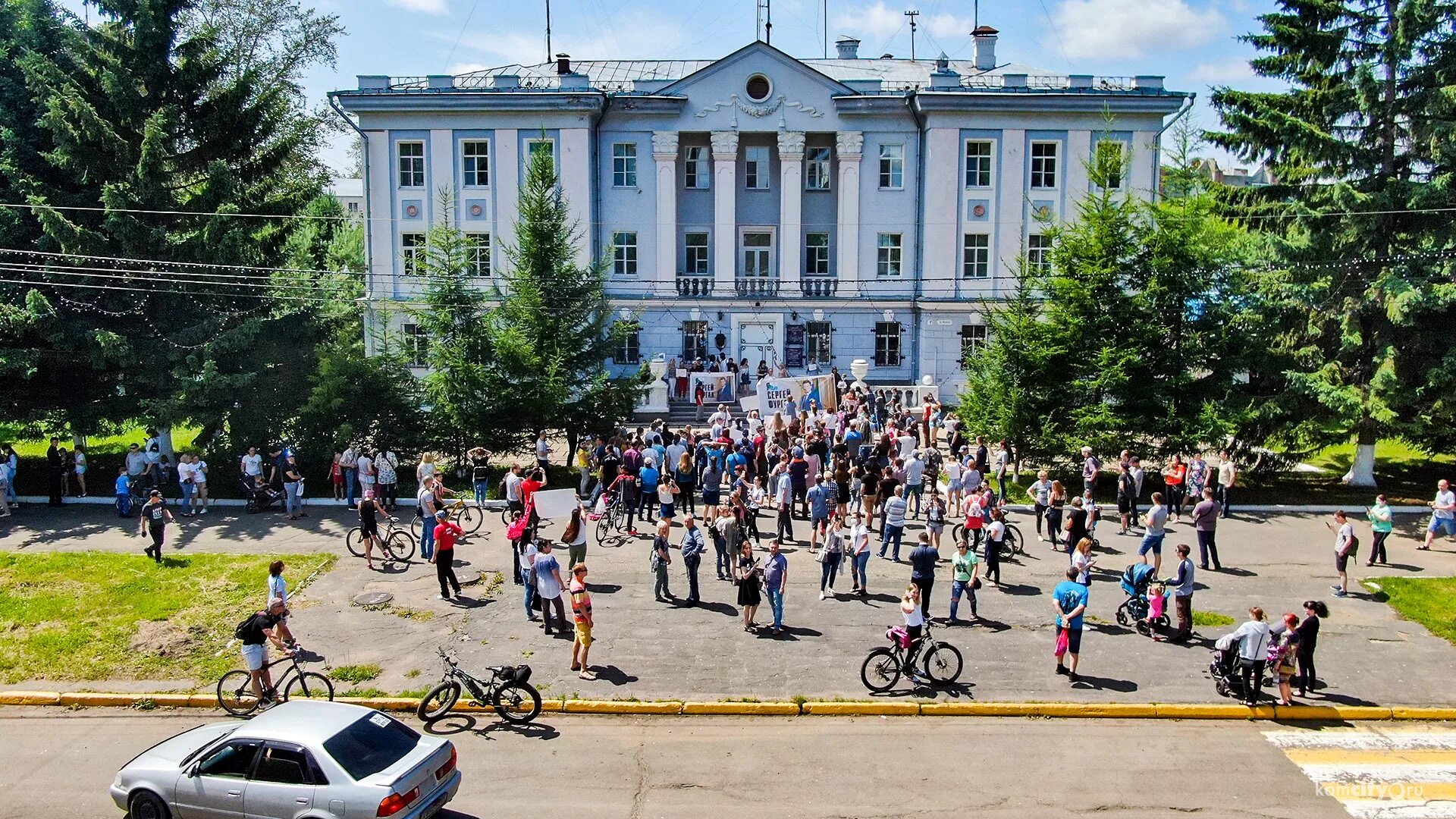 С днем города комсомольск на амуре. Комсомольск на амуре люди. Комсомольск население. Флэшмоб на день города. Комсомольск на амуре люди.