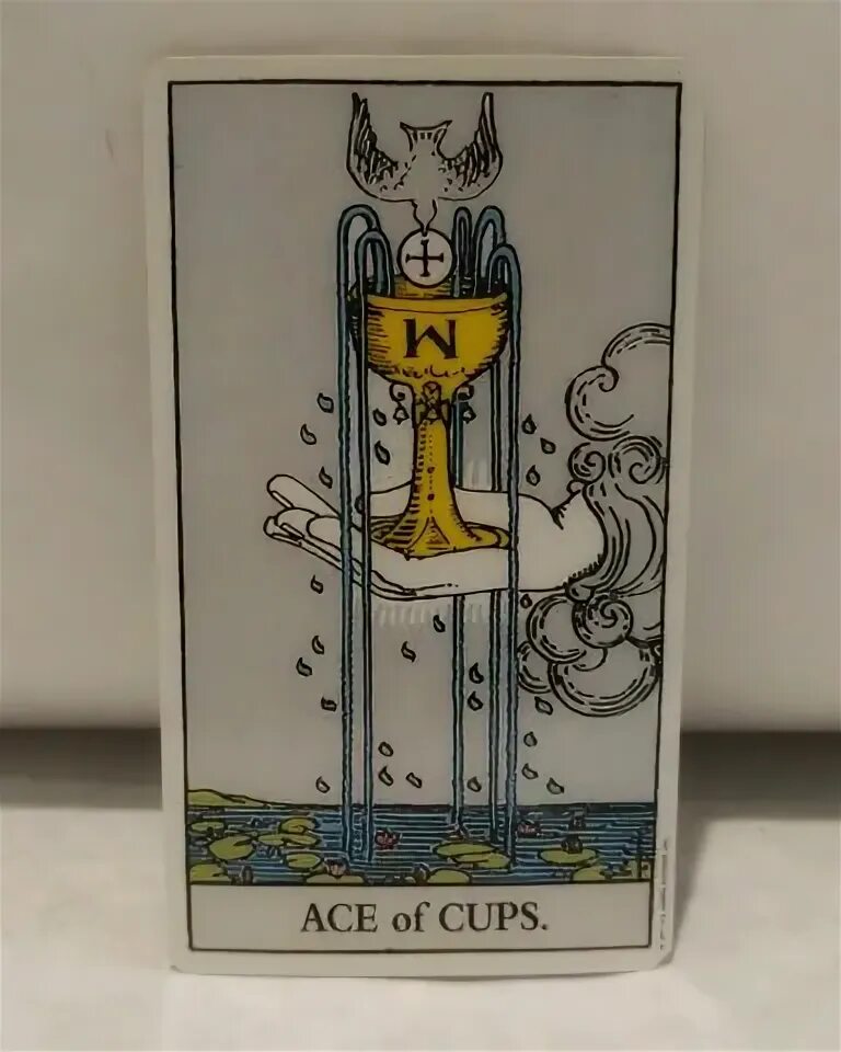 Карта кубки в чувствах. Семерка кубков райдера уэйта. Таро райдера уэйта 7 кубков. Карта кубки в чувствах. Карта таро туз кубков.