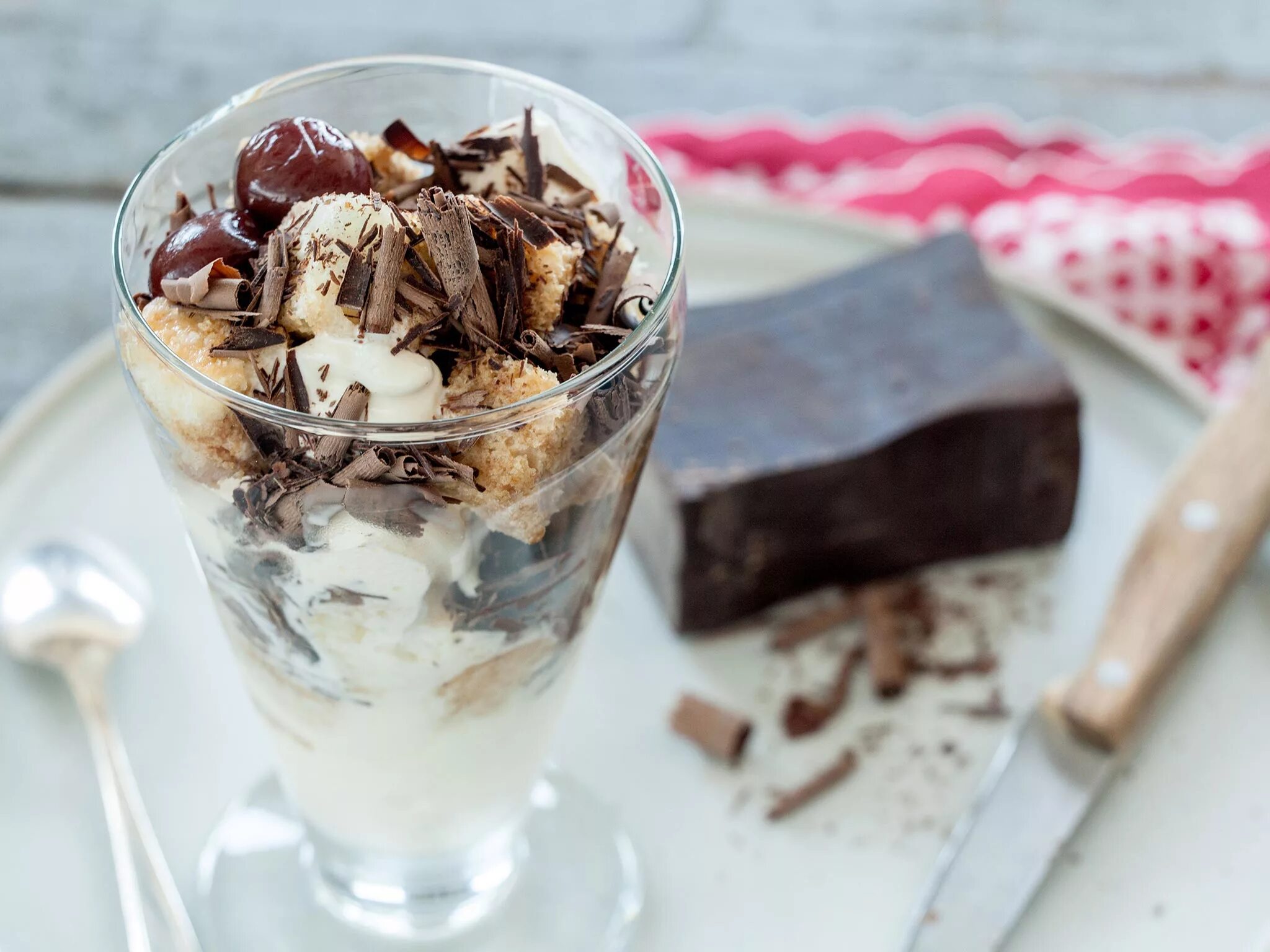 Клубничное парфе. Примеры обложек вк для шоколатье. Мон парфе. Парфе в пластике. Грин тиа тирамису айс крим.