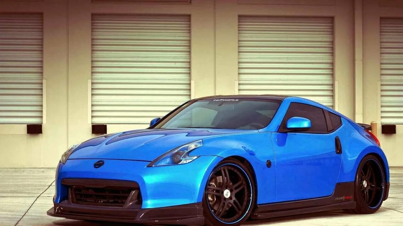 Маленькая синяя машина. Nissan 370z. Ниссан 370z Nismo. Nissan 370z Blue. Nissan 370z синий.