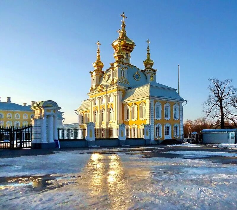 Храм в петергофе расписание. Петра и павла петергоф. Церковь петра и павла в петергофе. Петропавловский храм петергоф. Петродворец храм петра и павла.