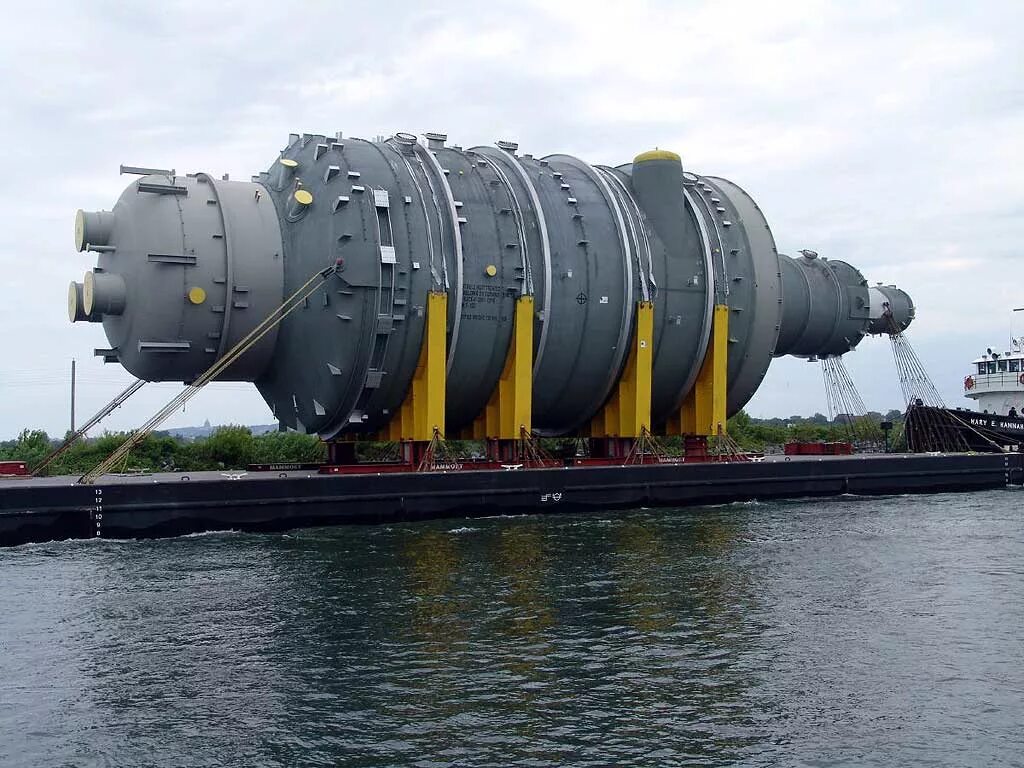 буксировка баржи. перевозка реакторов ачинский нпз. двигатель баржи. баржа «пт 82009». самоходная баржа шс-10.