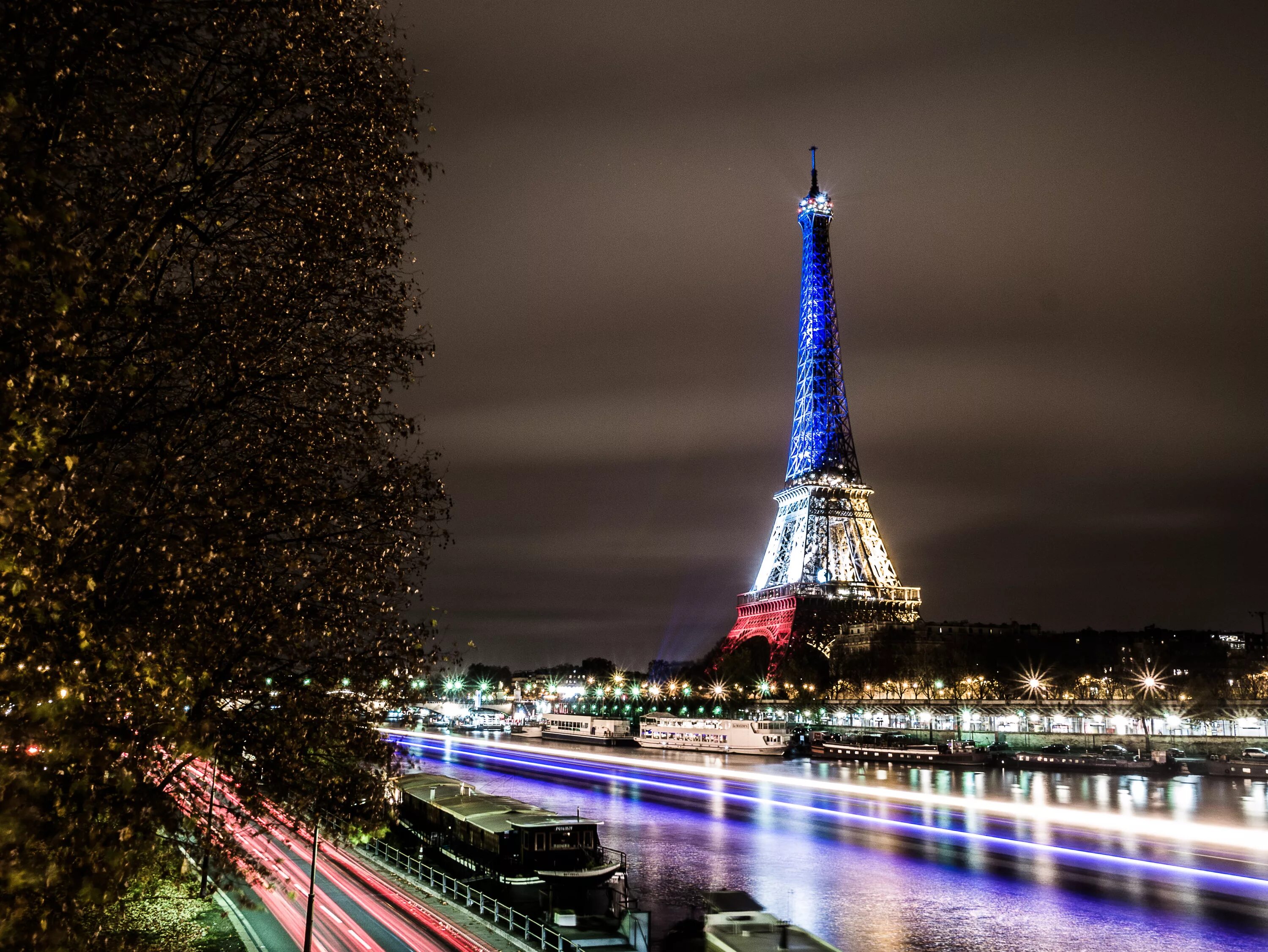 Эйфелева башня ночью. Эйфелева башня (la tour eiffel). эльфивая башня в париже ночью. париж 2. ночной париж.