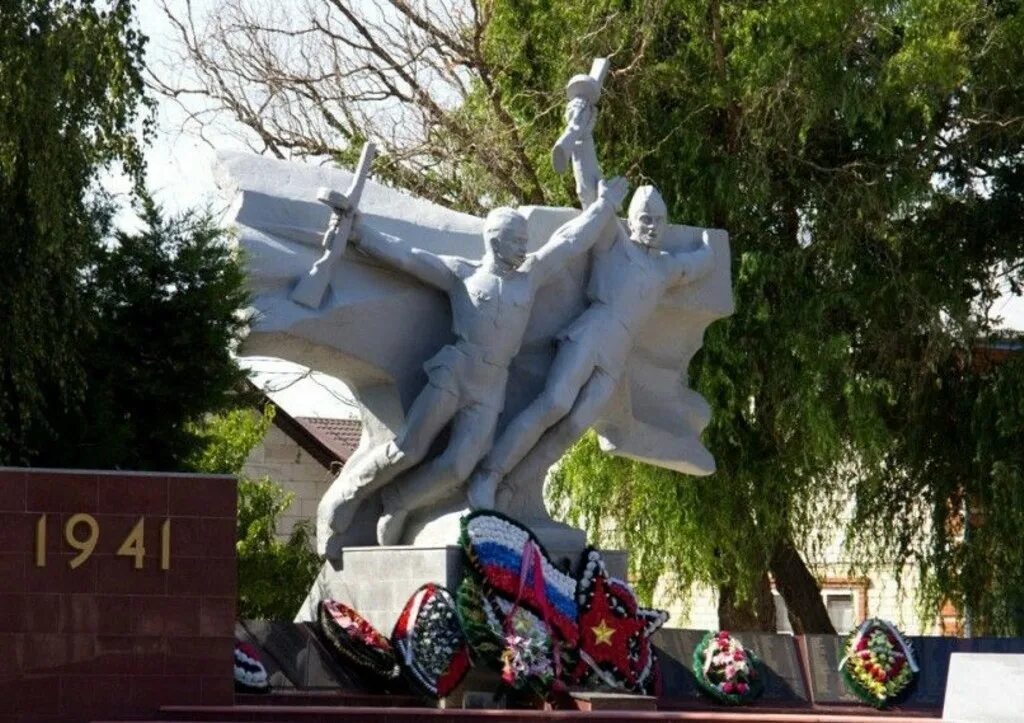 Вечный огонь Усть-Лабинск. Памятник вечный огонь Усть-Лабинск. Памятники Усть Лабинска. Памятники города Усть-Лабинска.