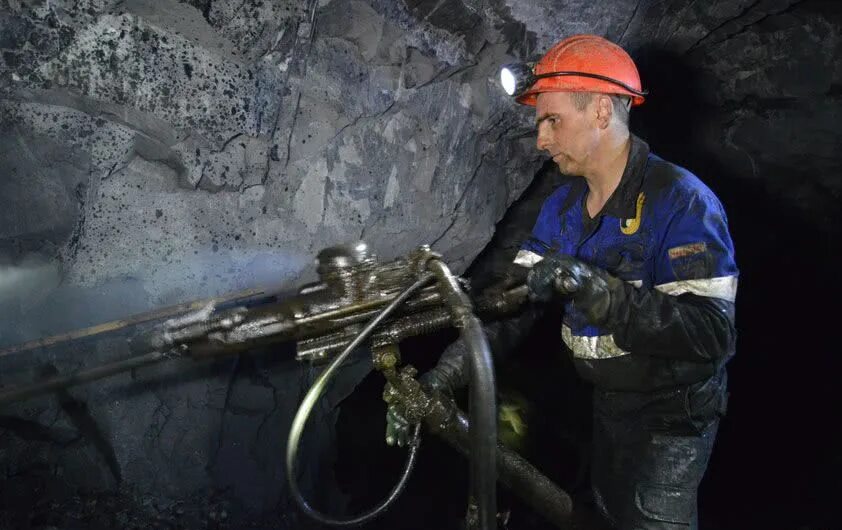 профессия проходчик в шахте. проходчик горных выработок. крепильщик горных выработок. проходчик 4 разряда. мужские профессии.