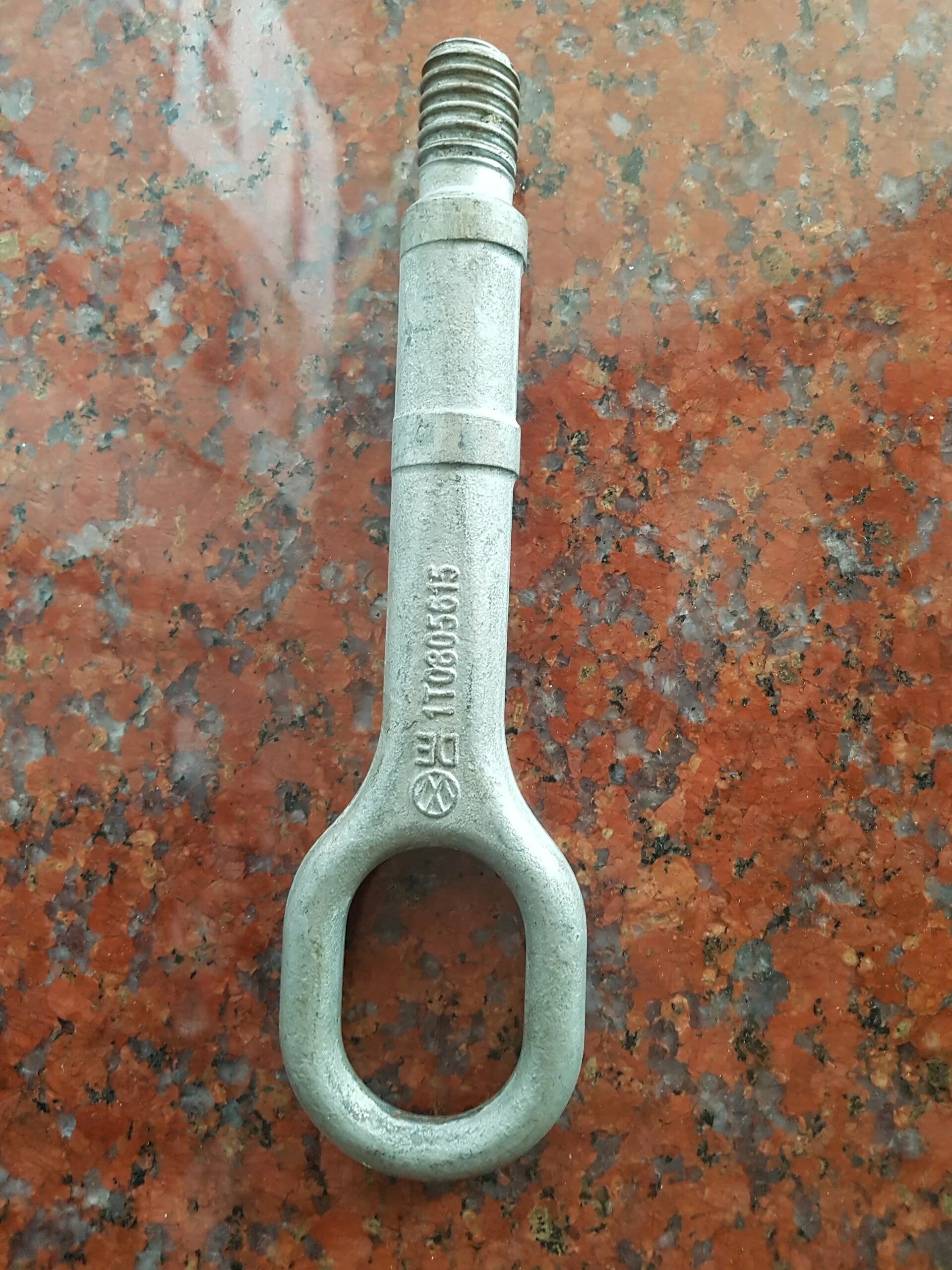 1t0805615a крюк буксировочный. Буксировочный крюк пассат б5+. Буксировочный крюк пассат б5. Буксировочный крюк passat b6. Буксировочный крюк пассат.