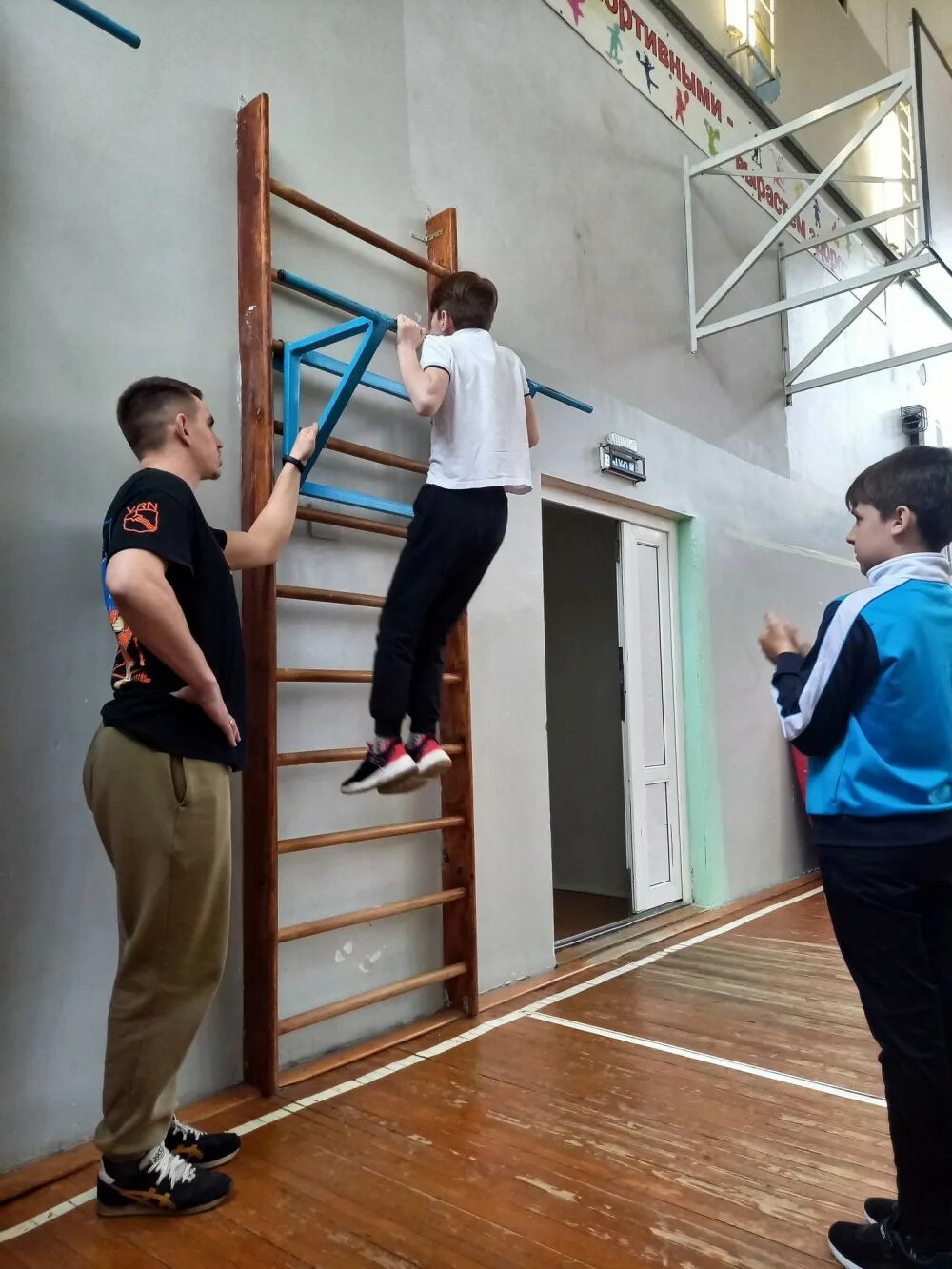 Подтягивание гто техника. Школьный турник. Высокие подтягивания. ГТО подтягивания. Спортивные испытания.
